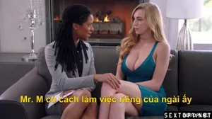 Ngực khủng - một fangirl nhí, sinh năm 2002 với khuôn mặt trẻ thơ và bộ ngực khủng, vòng eo thon thả, bộ ngực ngọc bích, cặp mông cong và đôi chân thon thả. Ngực cô ấy nhảy múa khi họ làm tình, và tiếng rên rỉ của cô ấy khiến mọi người muốn xuất tinh ngay lập tức!